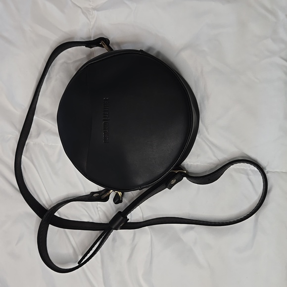 🍉 New Portland Leather Small Circle Crossbody Black Purse Bag - Picture 3 of 5